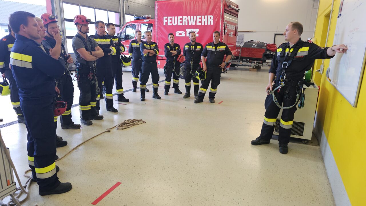 Featured image for “Abschnittsübung Menschenrettung und Absturzsicherung in Mureck”